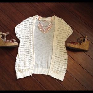 Cream Short-Sleeved Sweater!